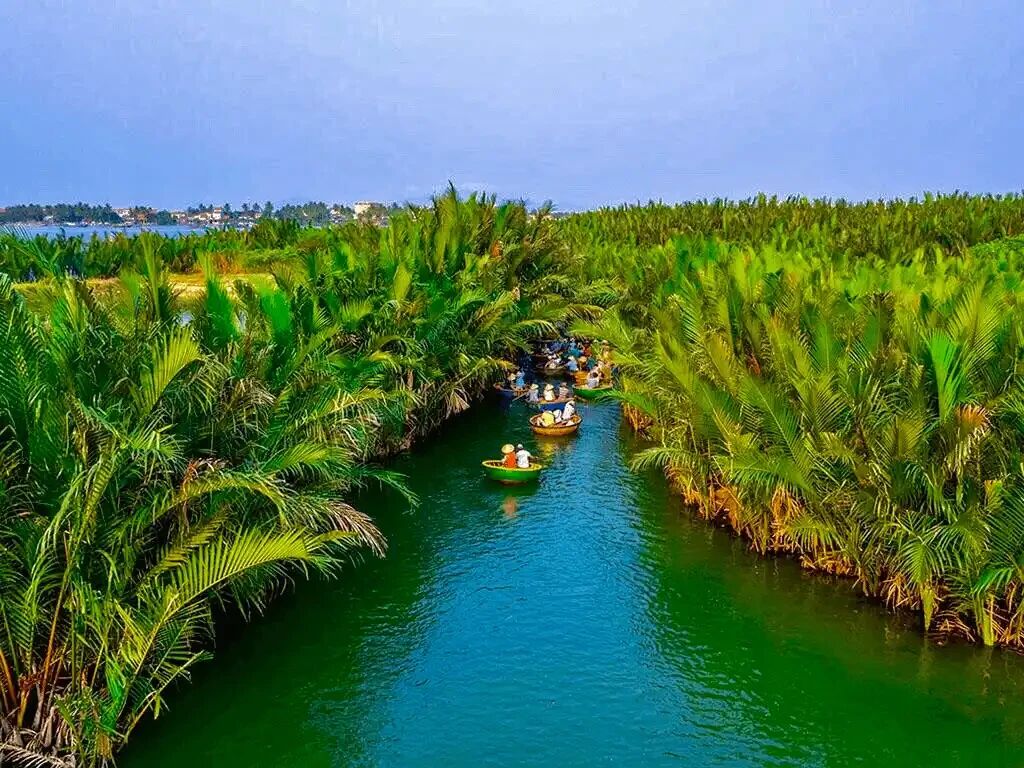 Coastal Charm and Mekong Delta Adventure Tour 18-Day